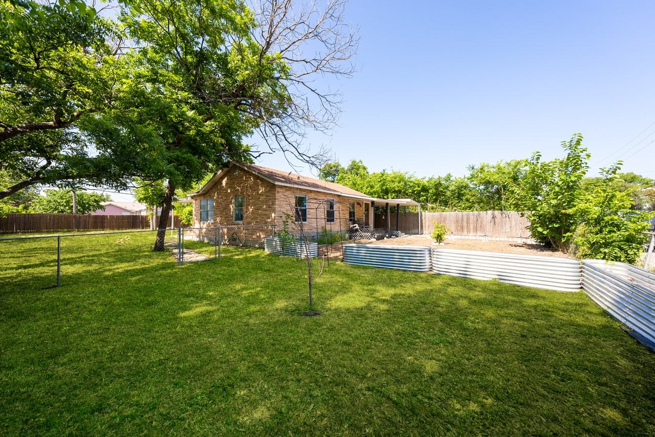 622 Lovera Blvd - Photo 3 of 30