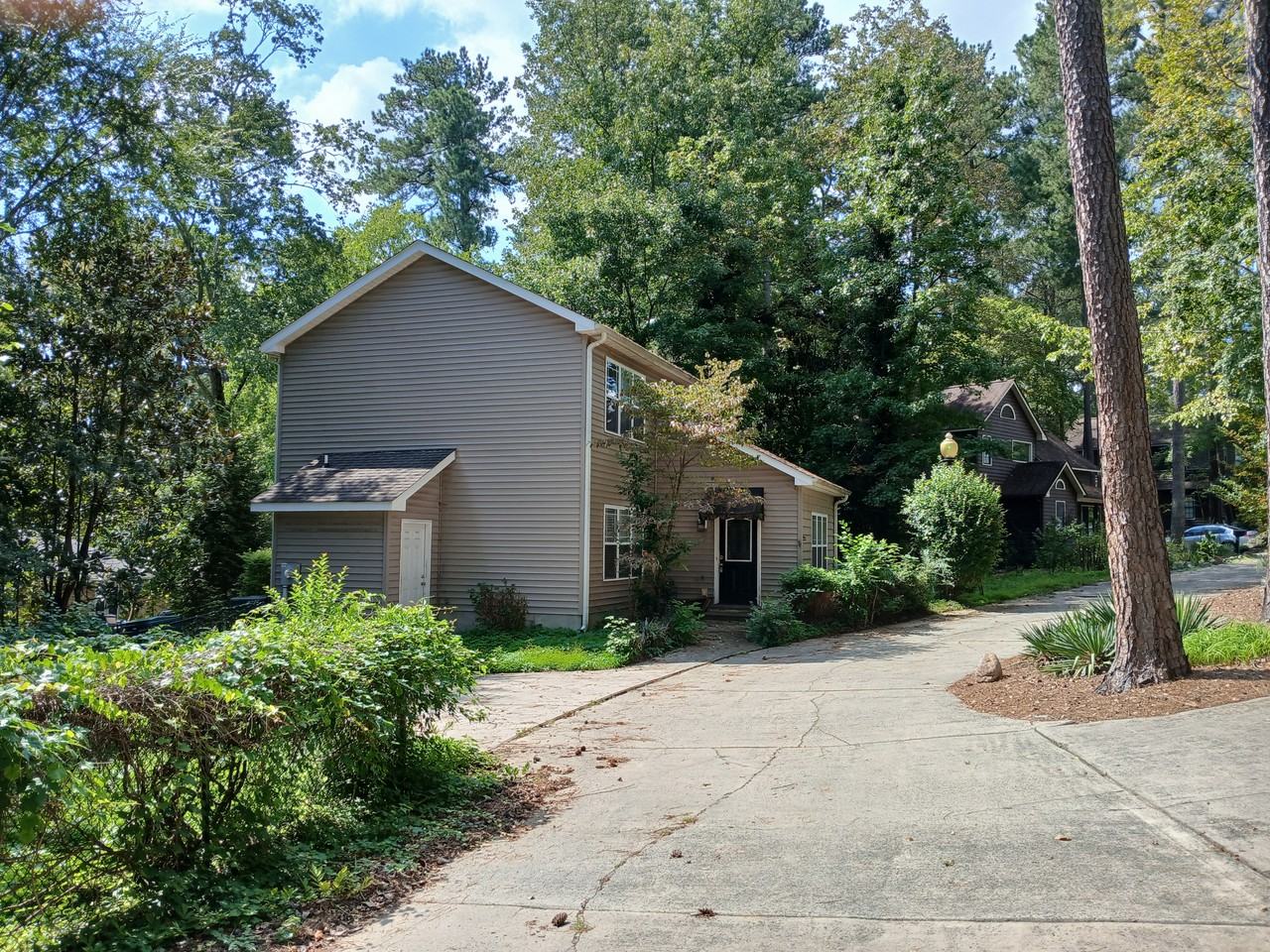 2215 University Dr - Photo 3 of 39