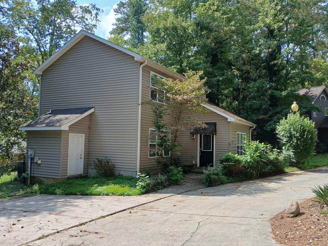 2215 University Dr - Photo 2 of 39