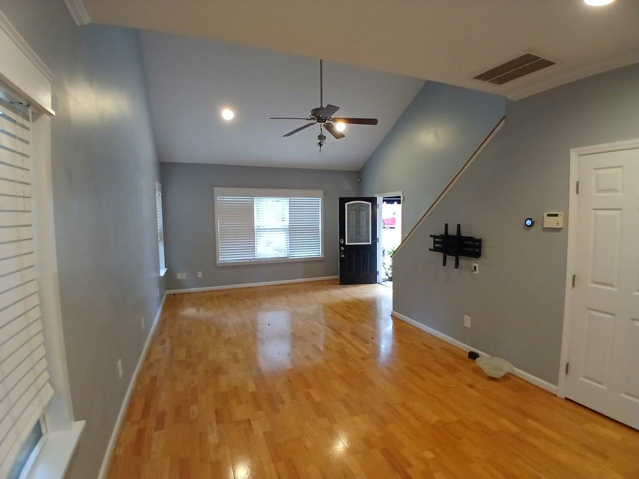 2215 University Dr - Photo 6 of 39