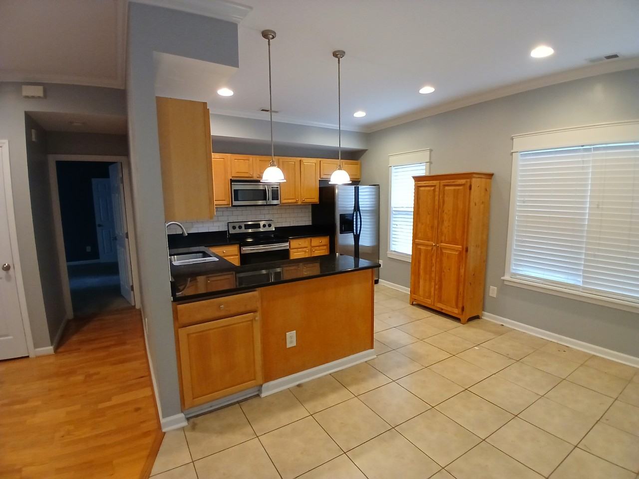 2215 University Dr - Photo 7 of 39