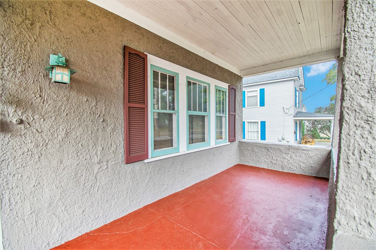 322 Marshall St - Photo 3 of 20