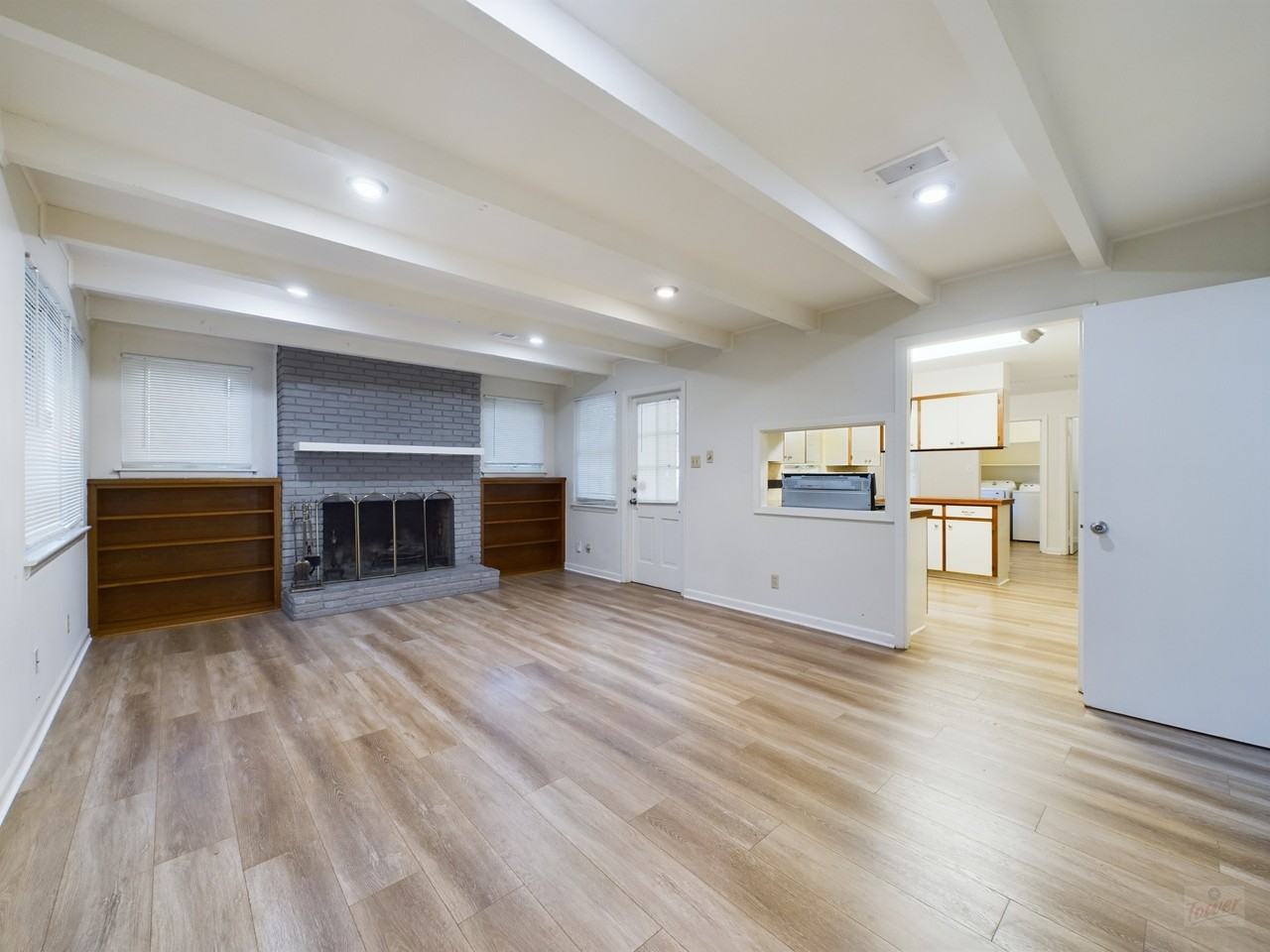 817 E 38th St - Photo 2 of 30