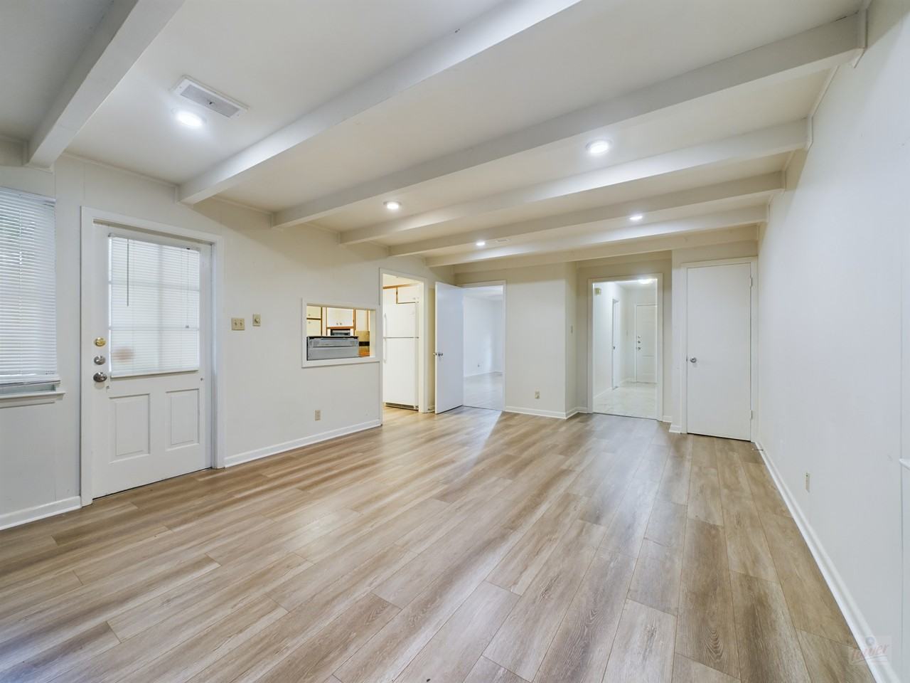 817 E 38th St - Photo 3 of 30