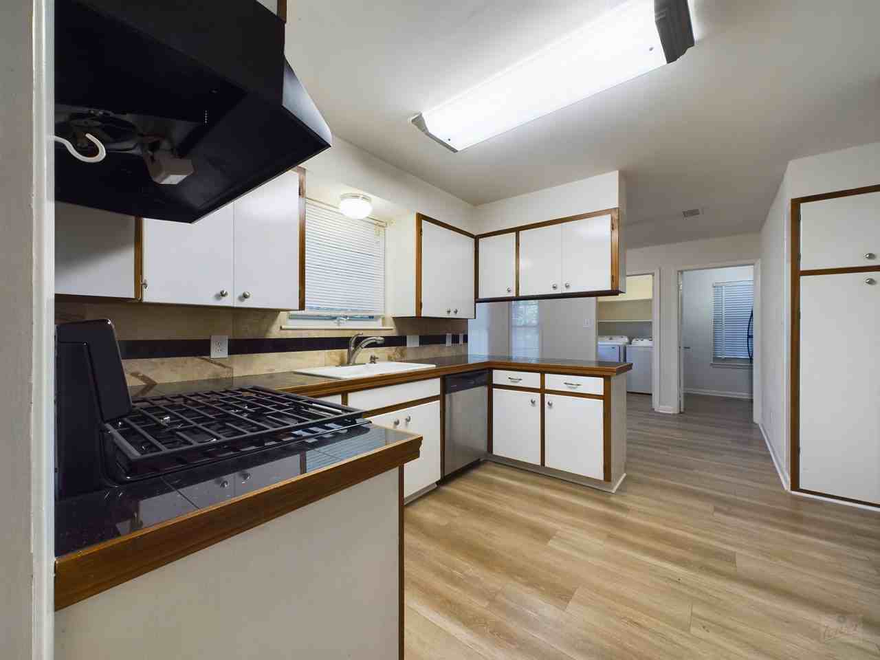 817 E 38th St - Photo 5 of 30