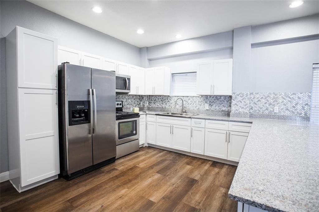 504 W 35th St - Photo 3 of 47