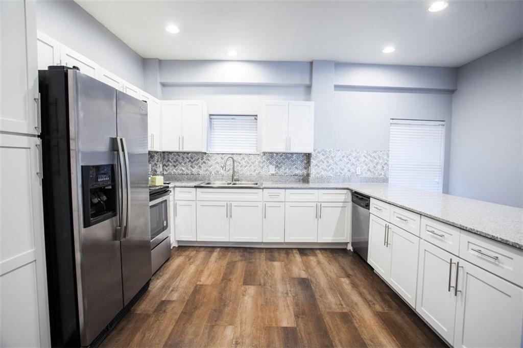504 W 35th St - Photo 4 of 47