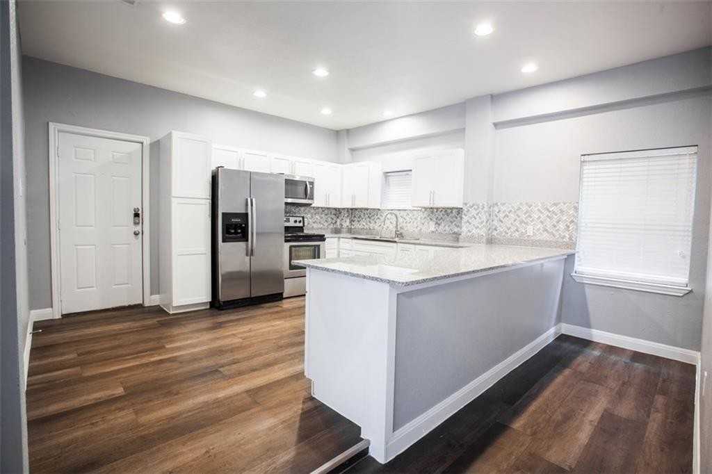 504 W 35th St - Photo 5 of 47