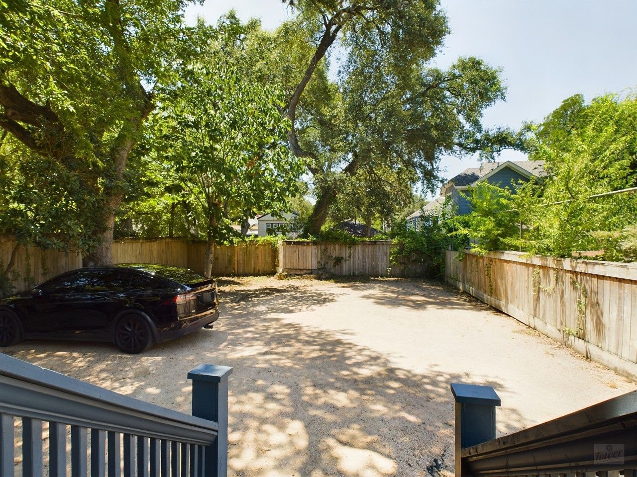 705 E 32nd St - Photo 4 of 50