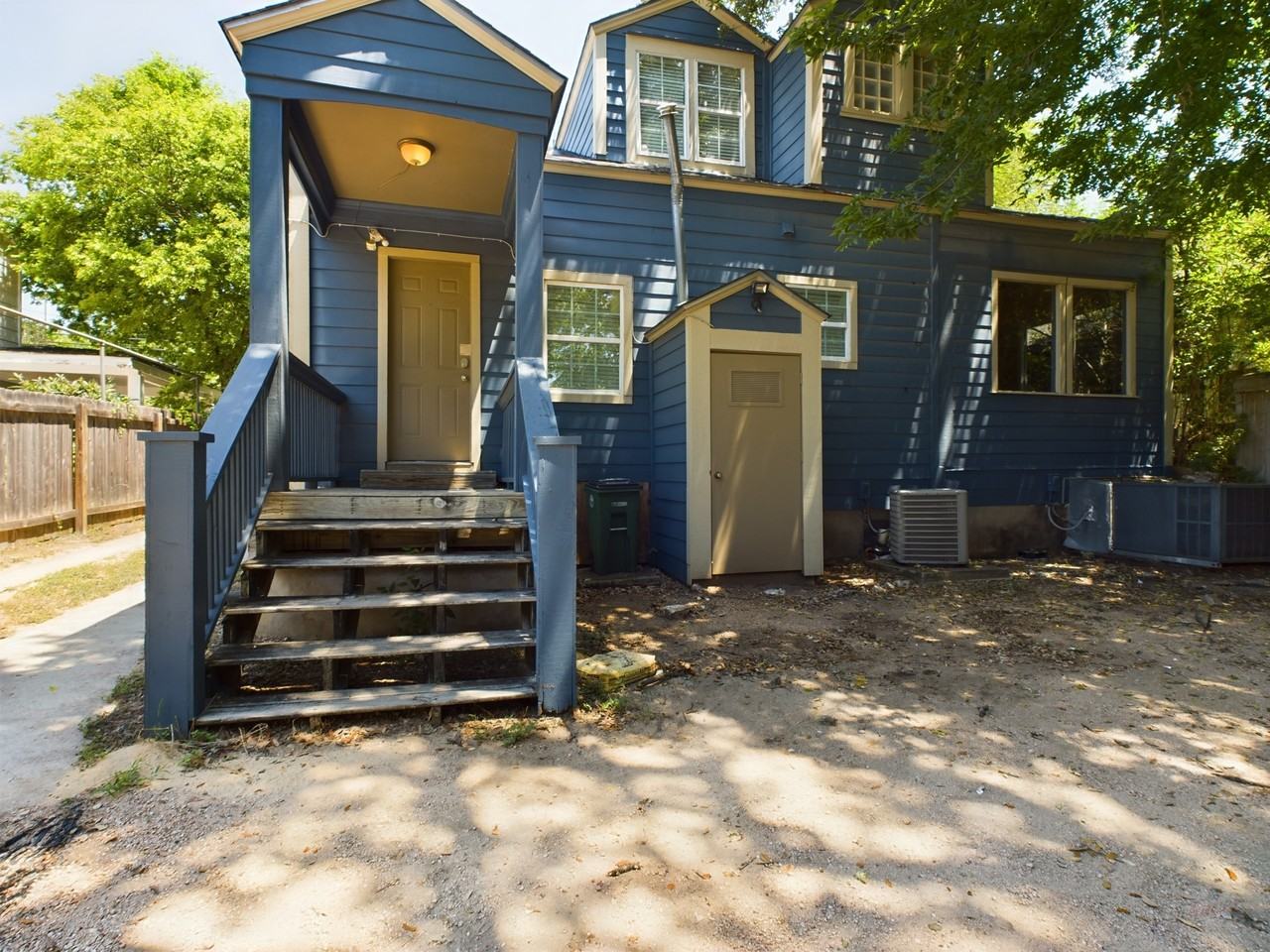 705 E 32nd St - Photo 5 of 50