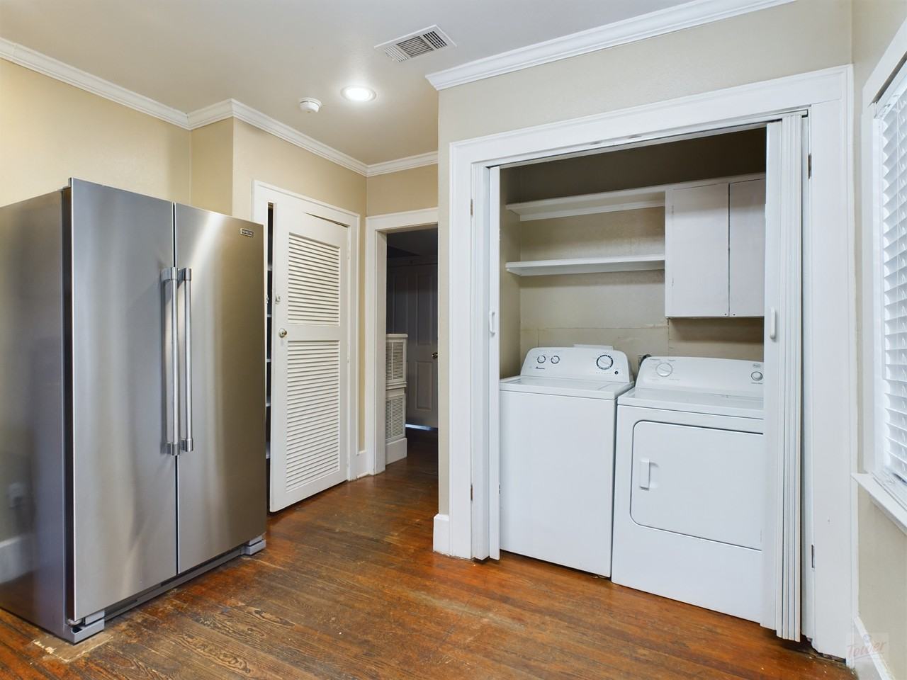 705 E 32nd St - Photo 6 of 50