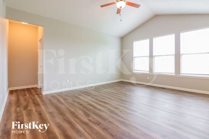 1112 Sw Whitby Dr - Photo 3 of 16