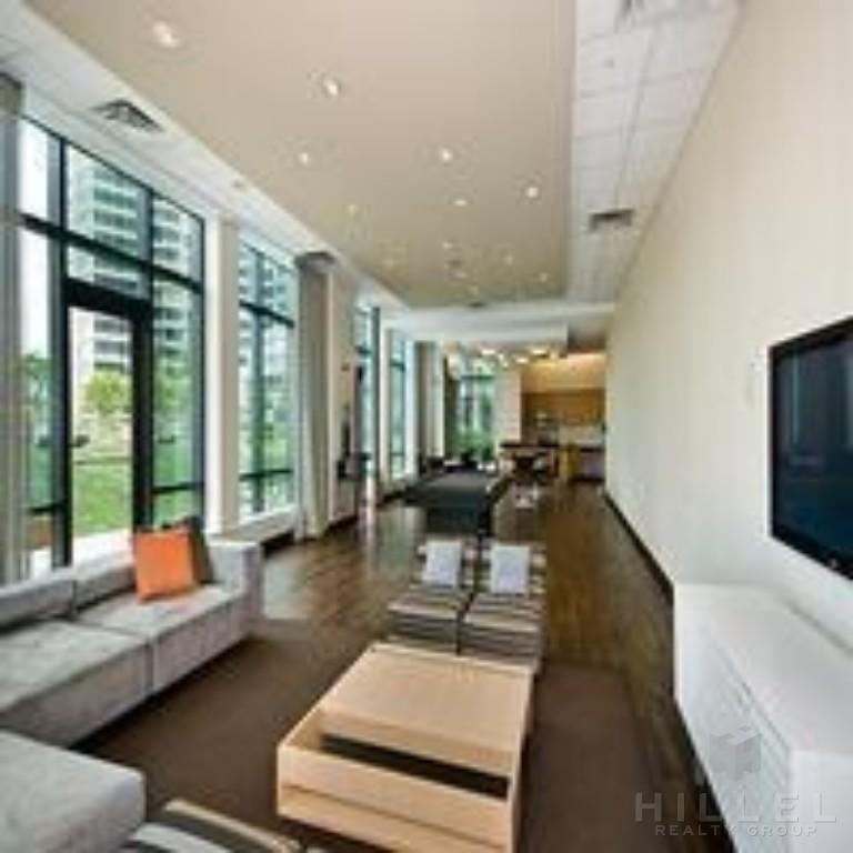 Center Blvd #521 - Photo 4 of 10