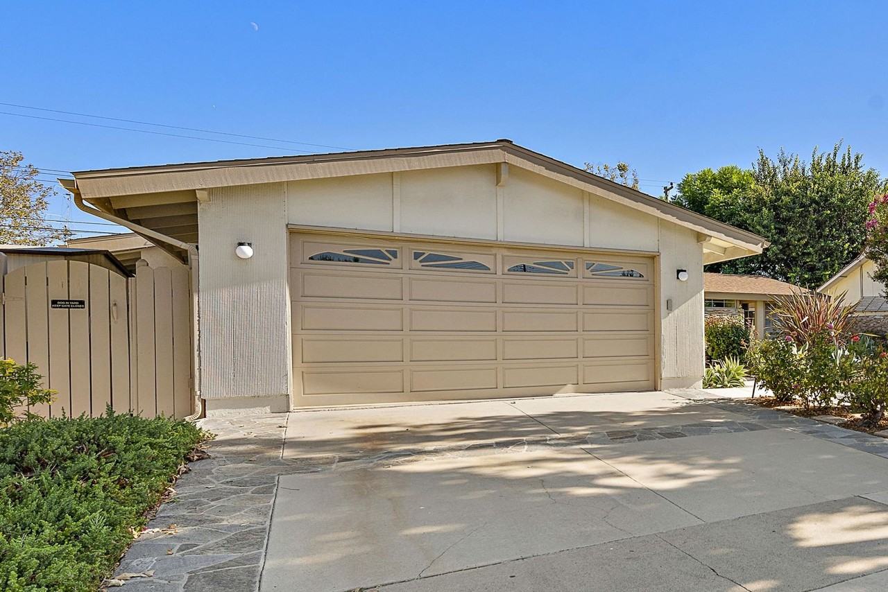 3212 Tigertail Dr - Photo 3 of 30