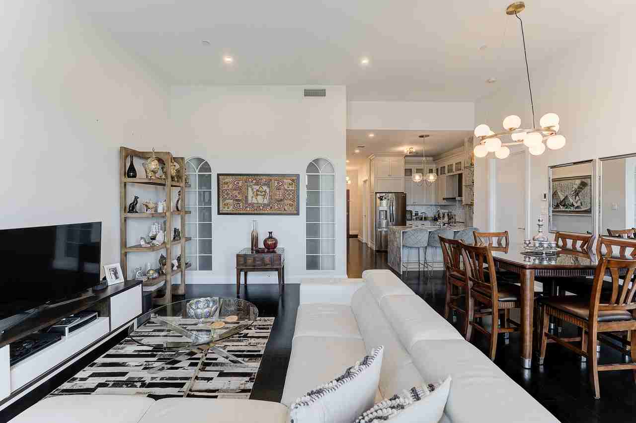 1000 Rue de la Commune Est #823