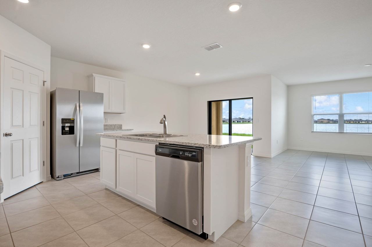 1833 Capital Dr Se - Photo 4 of 34