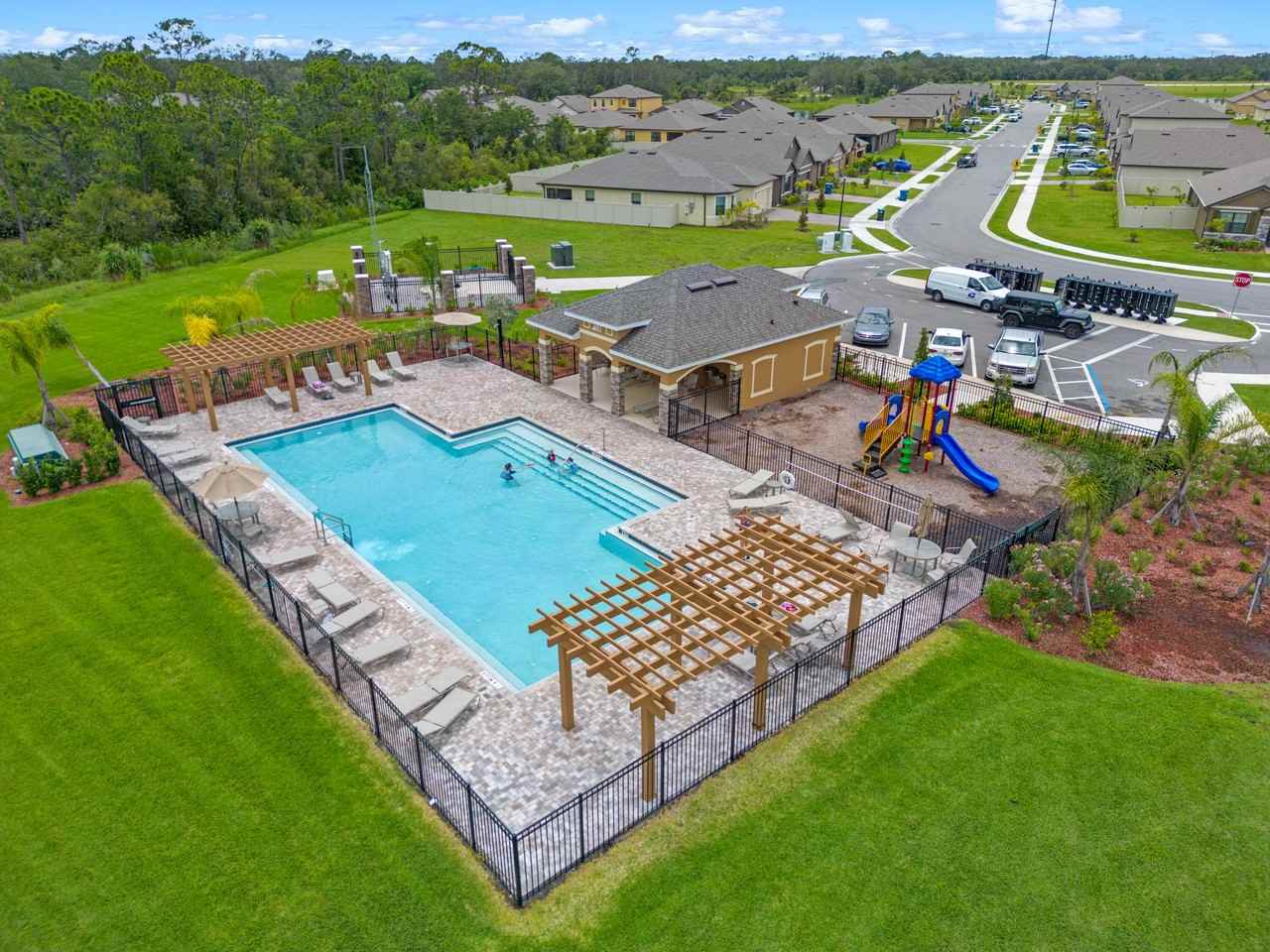 1833 Capital Dr Se - Photo 3 of 34