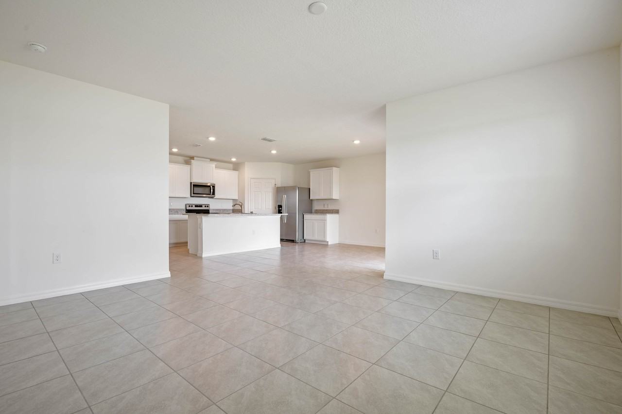 1833 Capital Dr Se - Photo 6 of 34