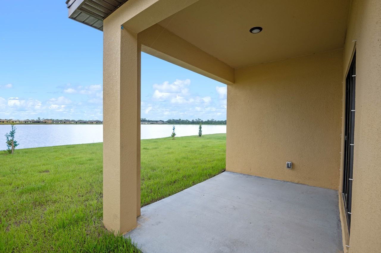 1833 Capital Dr Se - Photo 6 of 34