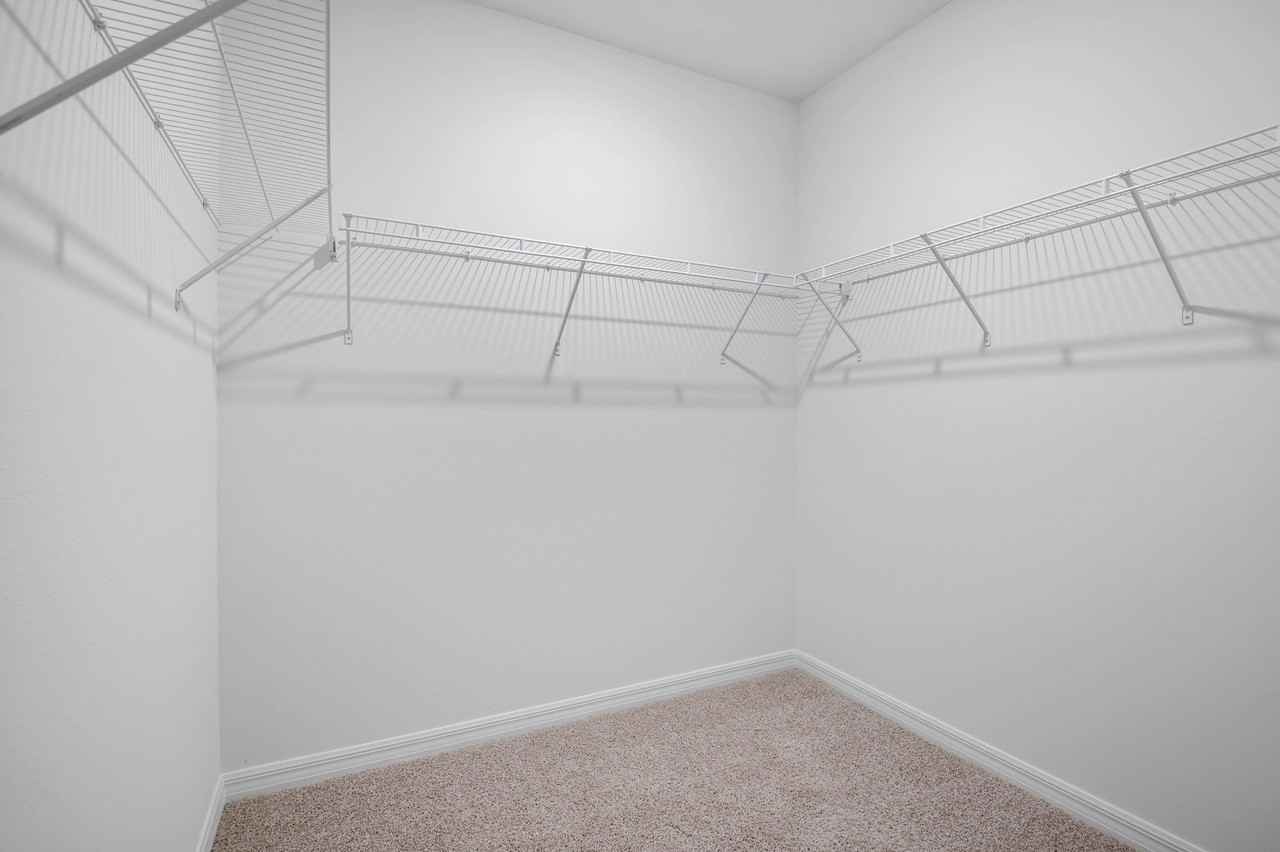 1833 Capital Dr Se - Photo 7 of 34