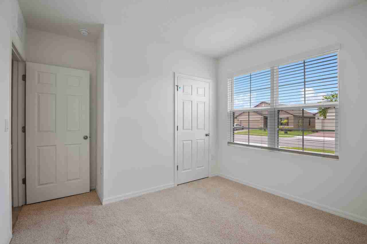 1833 Capital Dr Se - Photo 3 of 34