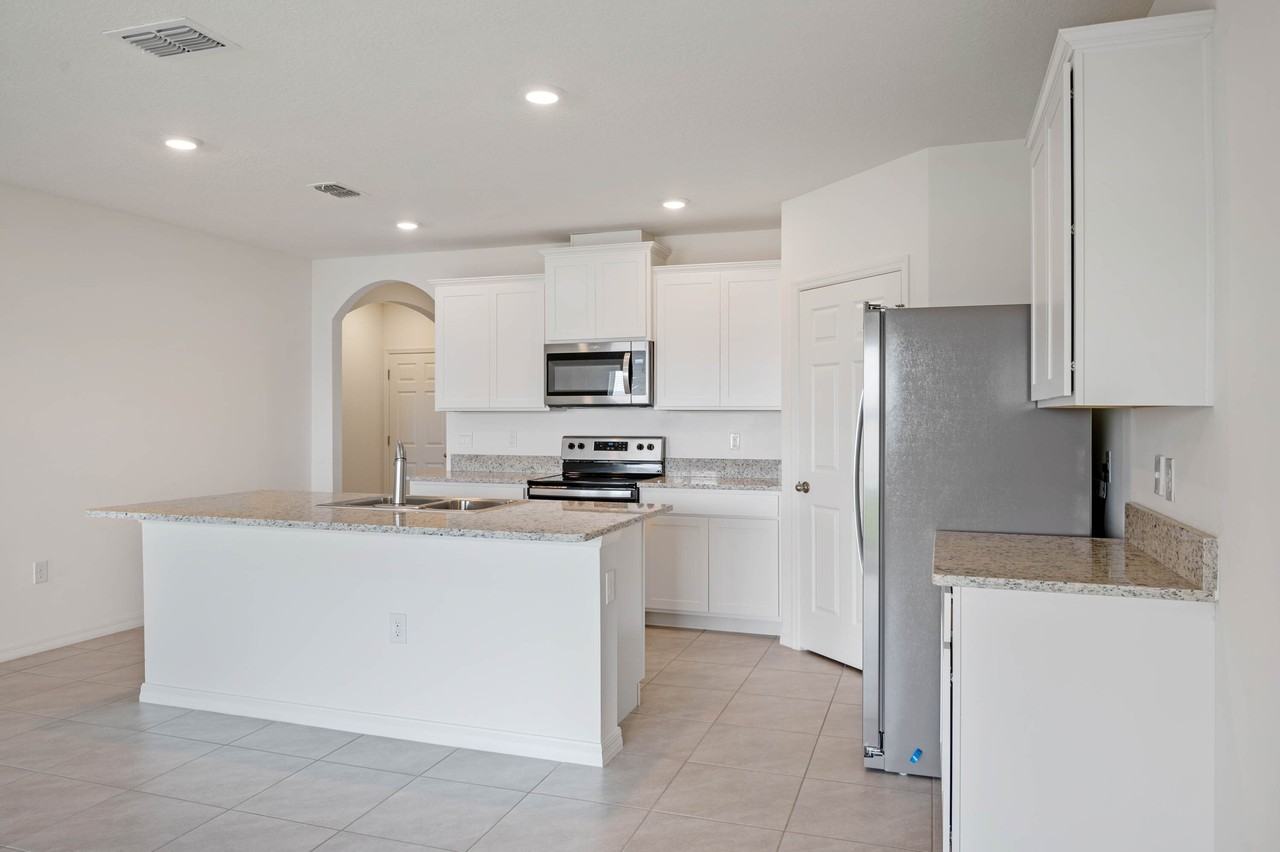 1833 Capital Dr Se - Photo 7 of 34