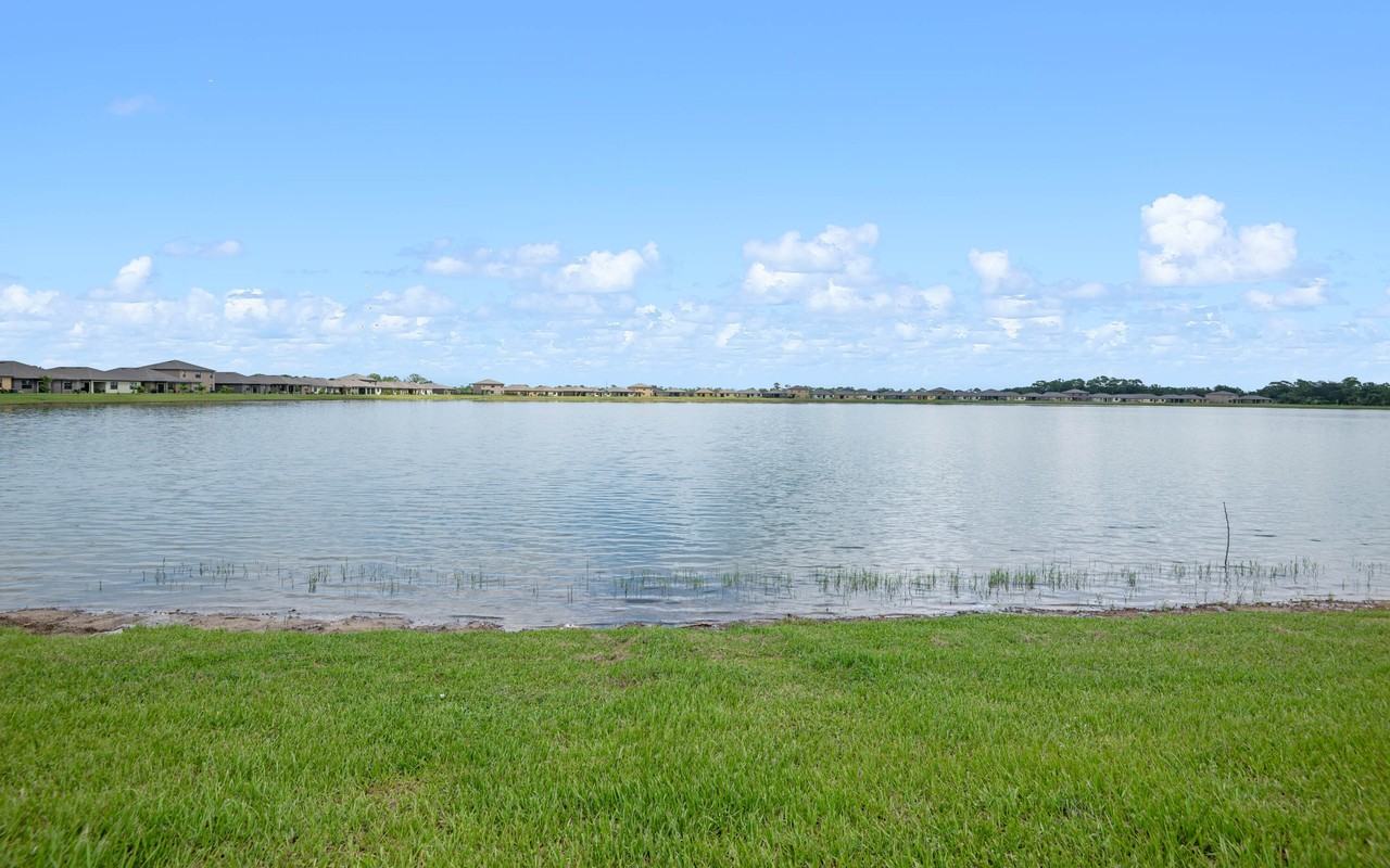 1833 Capital Dr Se - Photo 7 of 34