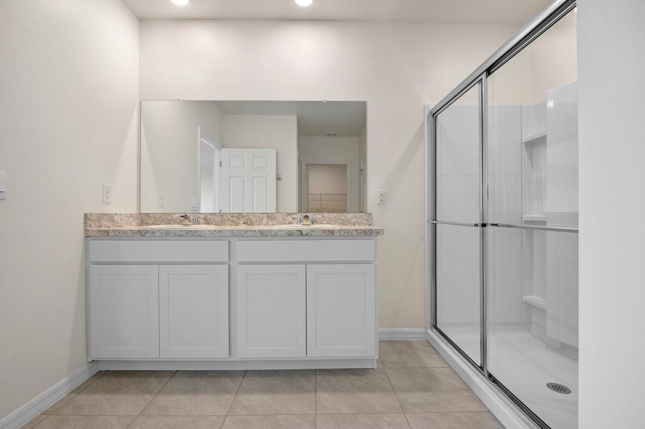 1833 Capital Dr Se - Photo 4 of 34