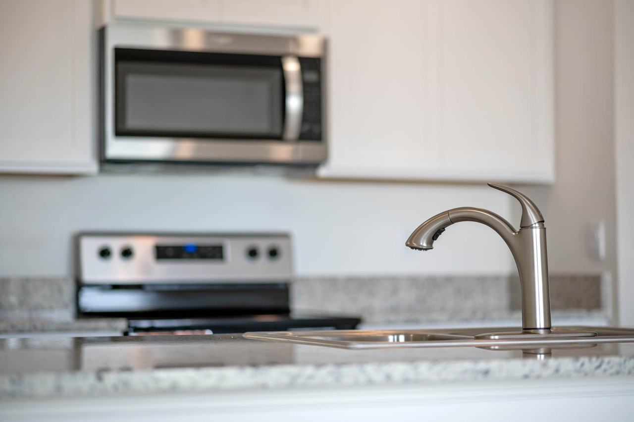 1833 Capital Dr Se - Photo 3 of 34