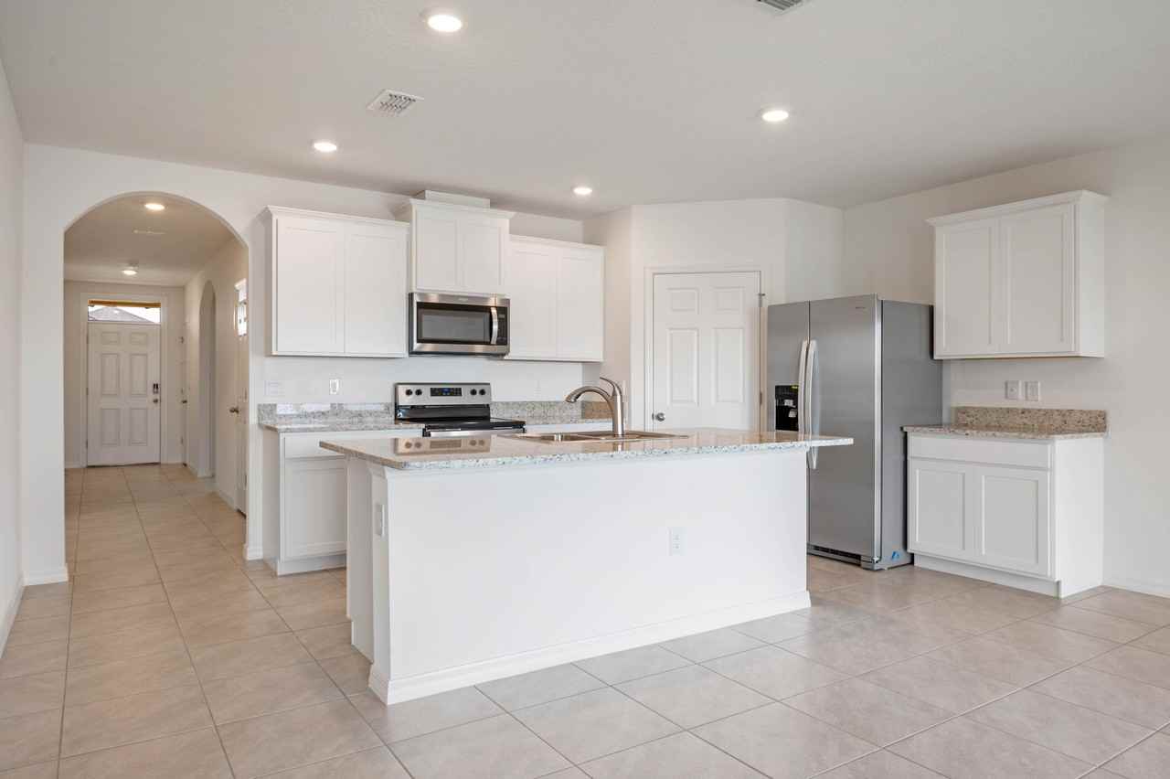 1833 Capital Dr Se - Photo 5 of 34