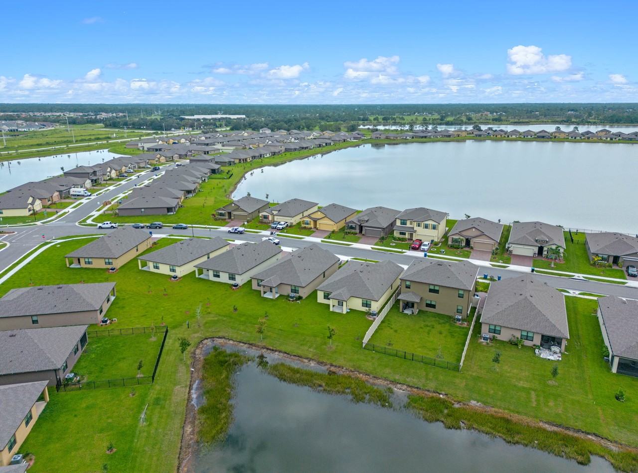 1833 Capital Dr Se - Photo 4 of 34