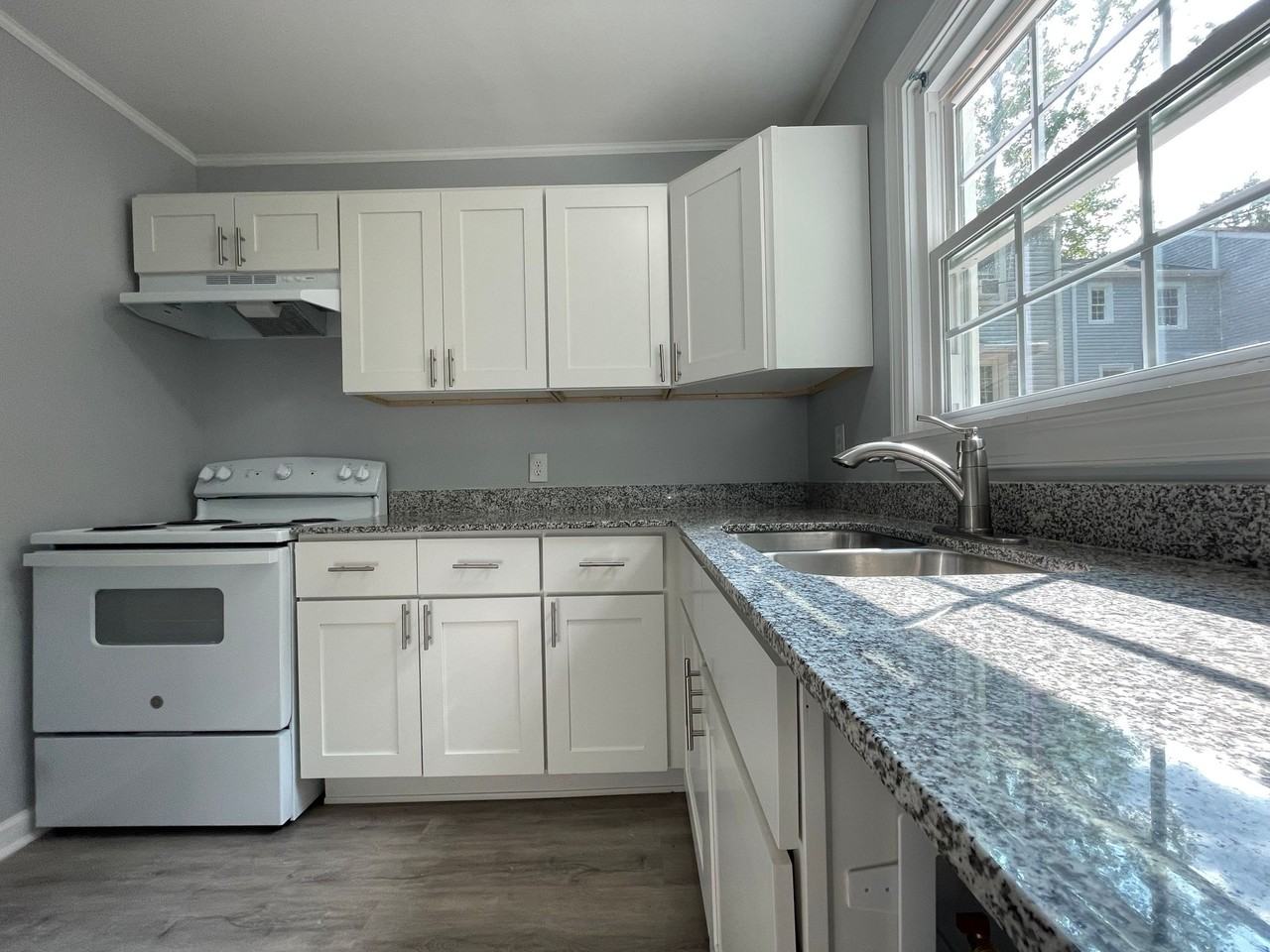 730 W Dolphin St - Photo 2 of 6