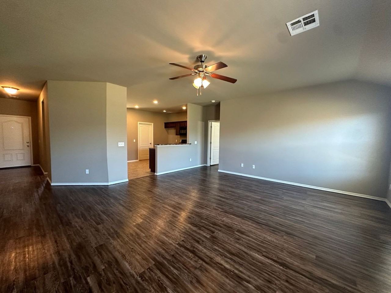 8517 Sw 50th St - Photo 5 of 29