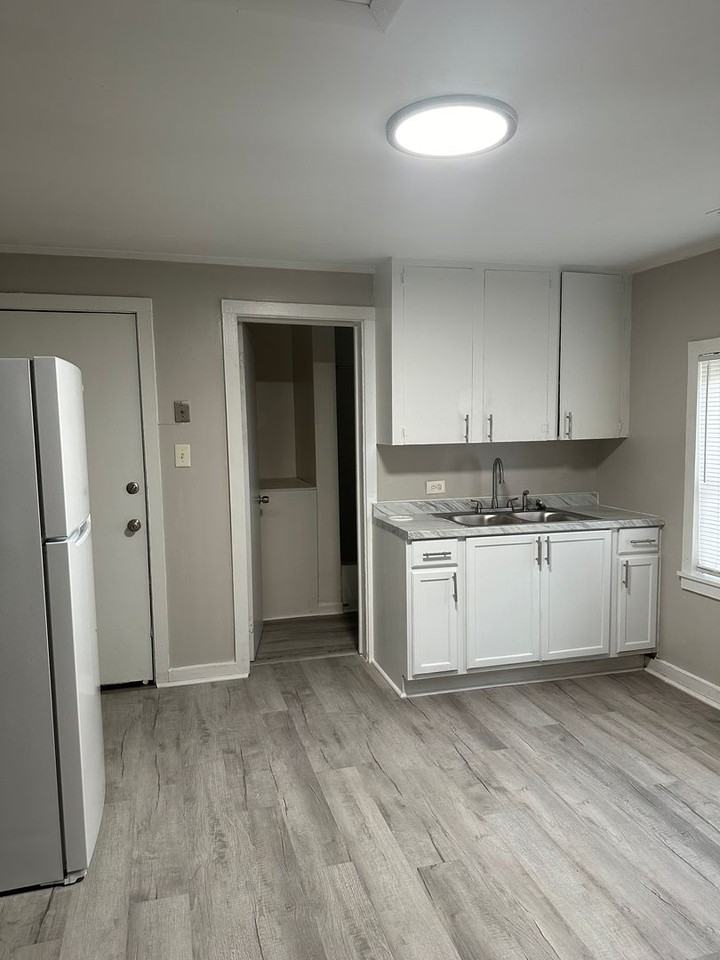 3036 Leroy St - Photo 2 of 5