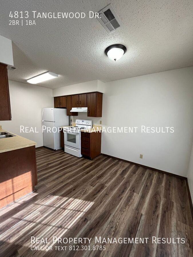 4813 Tanglewood Drive - Photo 4 of 15