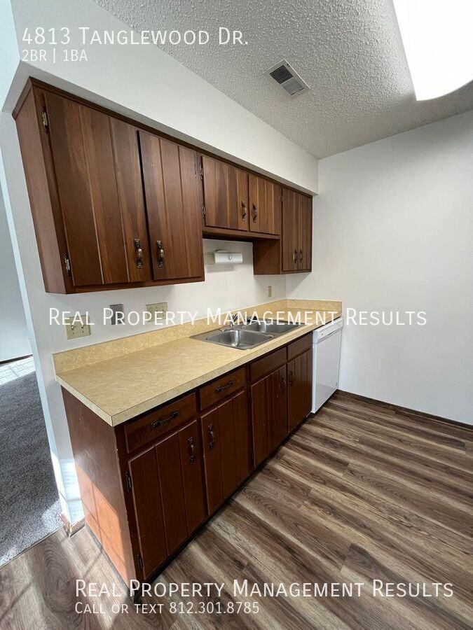 4813 Tanglewood Drive - Photo 5 of 15