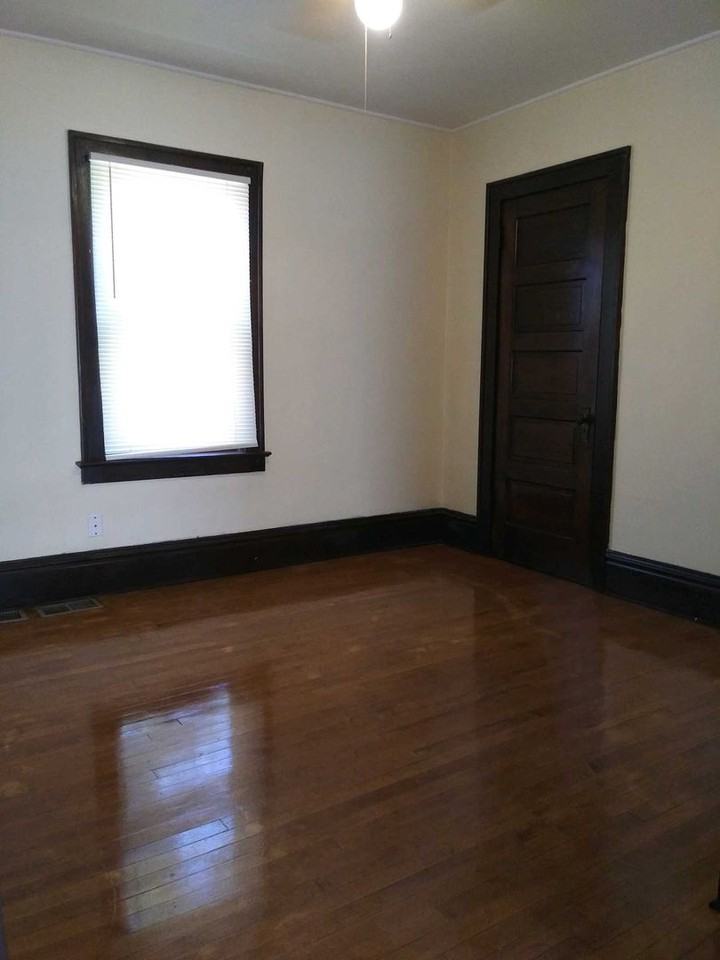 1516 12th Ave - Photo 3 of 6