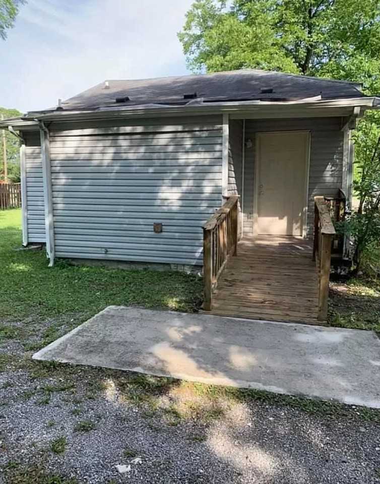 906 S Kelley St - Photo 2 of 7