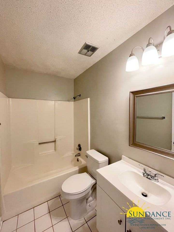 790 Navy St Apt C - Photo 6 of 9