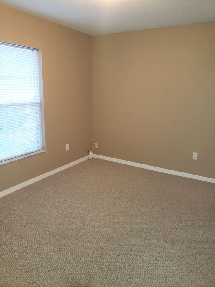 9328 N Travis Dr - Photo 5 of 13