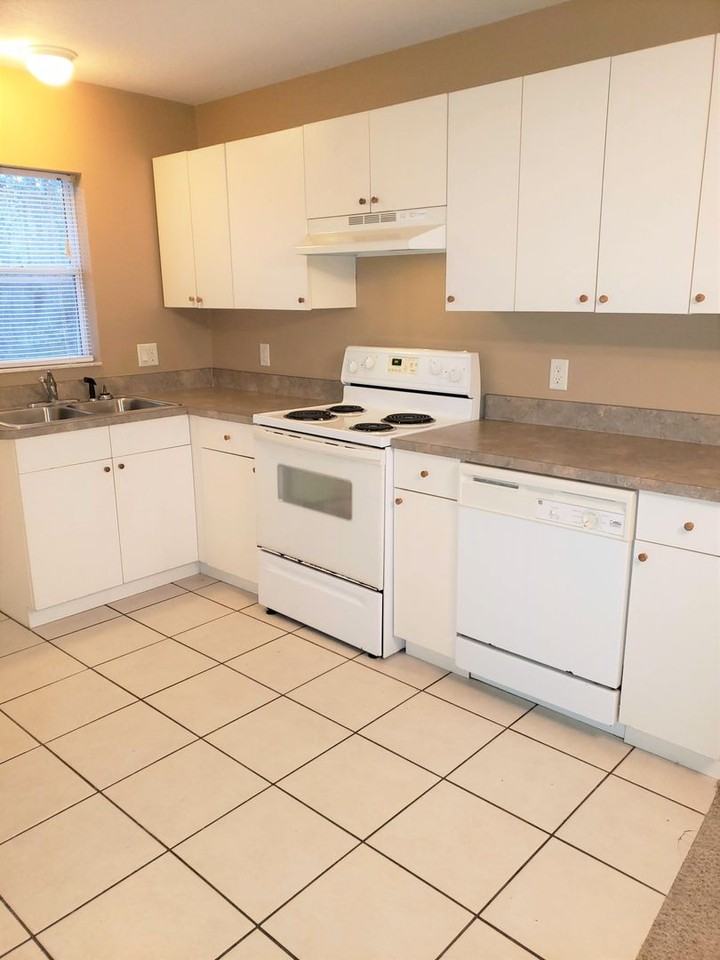 9328 N Travis Dr - Photo 7 of 13