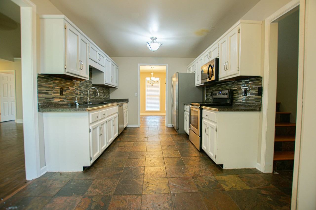 4060 New Grange Cir - Photo 5 of 23