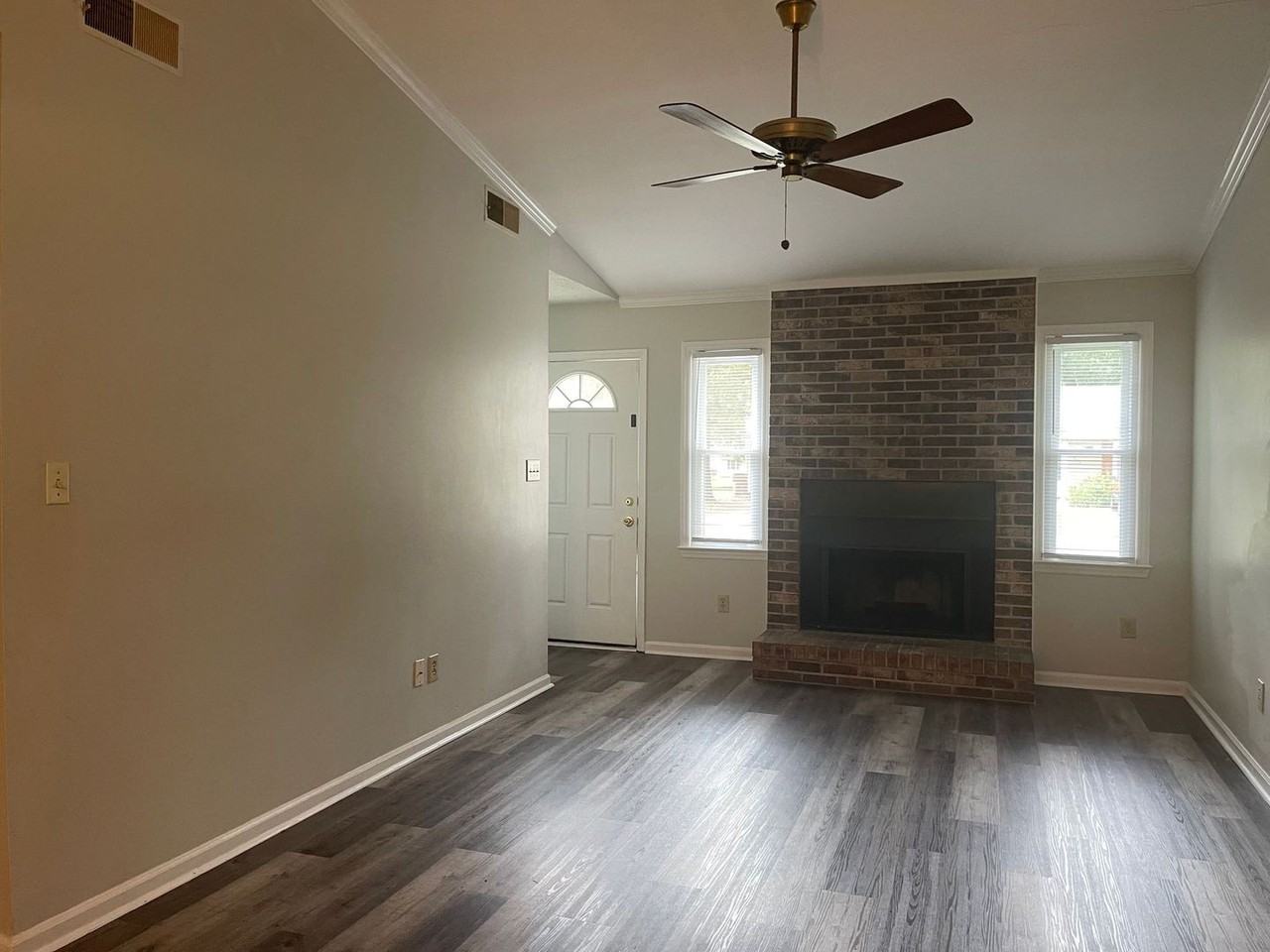 307 Cedar Creek Dr - Photo 3 of 7