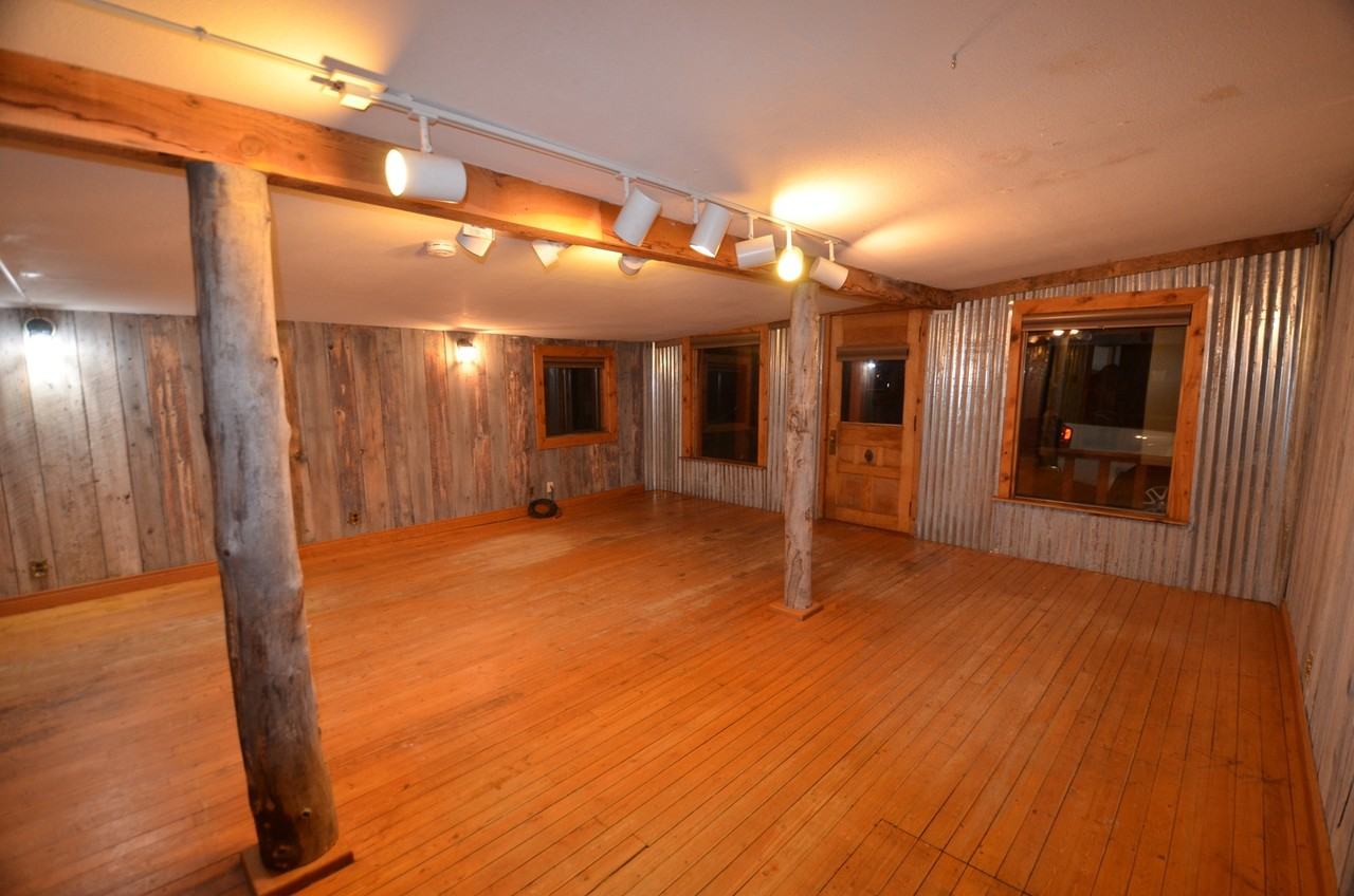 427 Front St - Photo 2 of 15