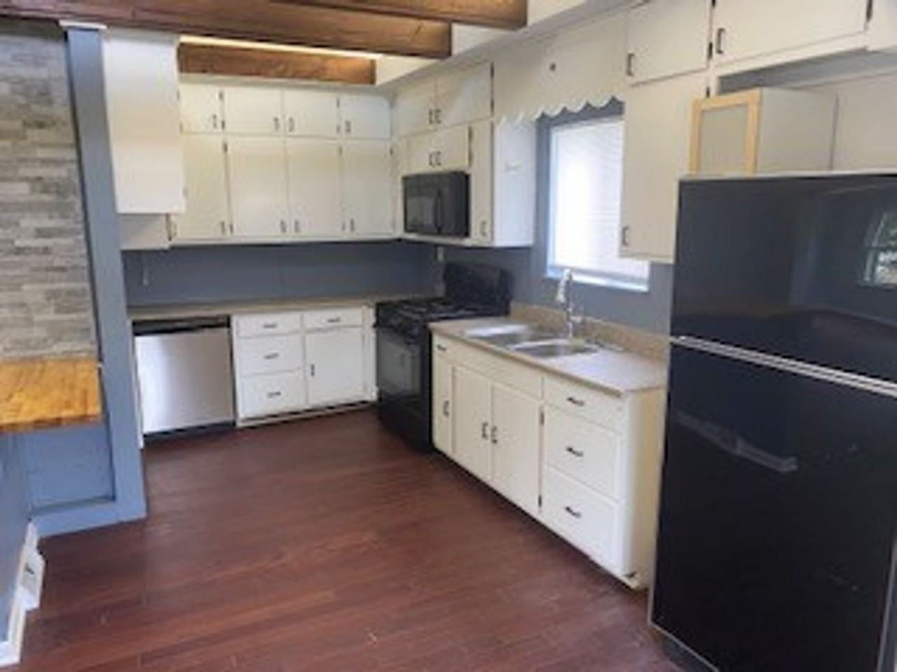 419 Bluff St - Photo 3 of 17