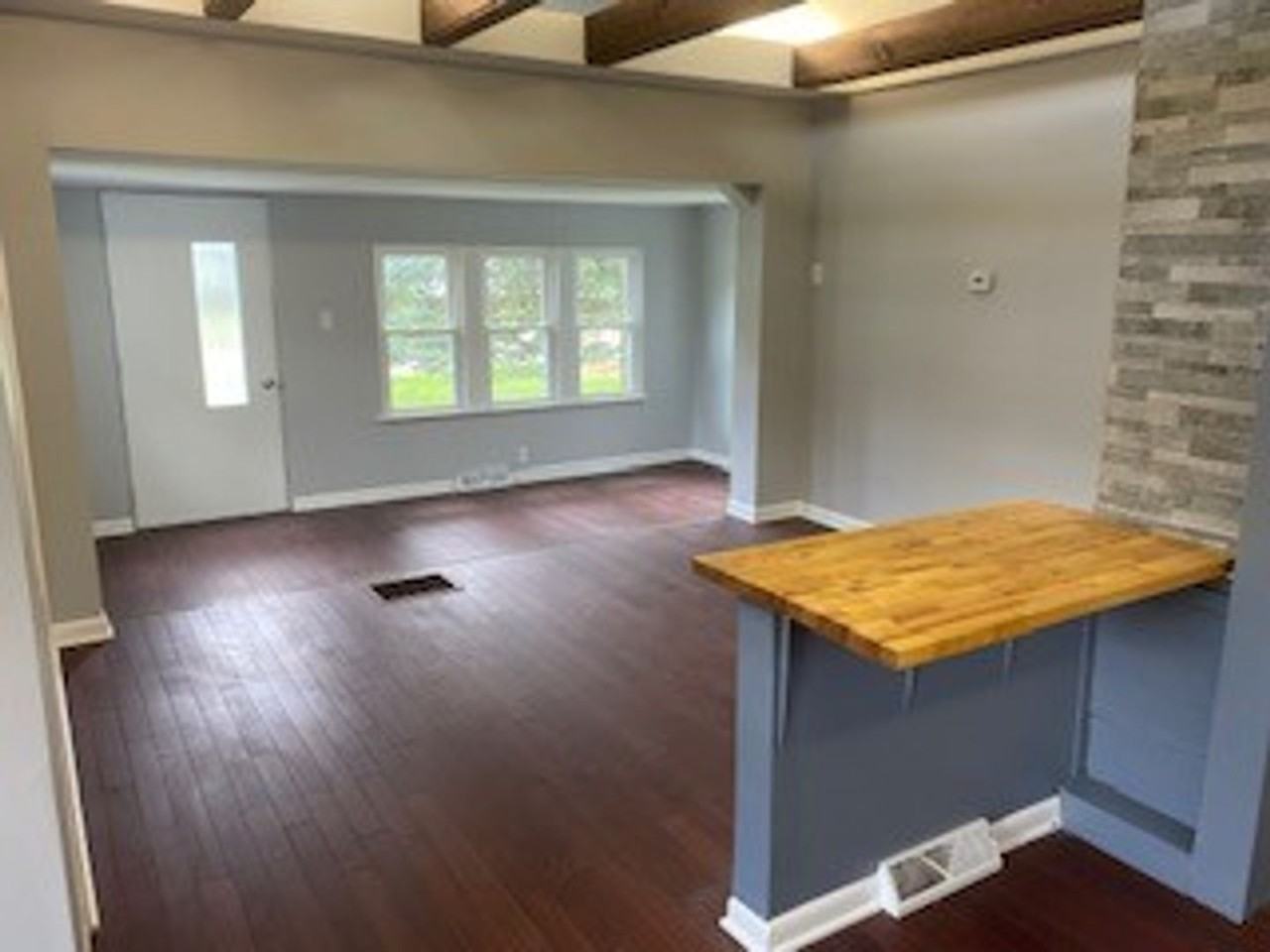 419 Bluff St - Photo 4 of 17