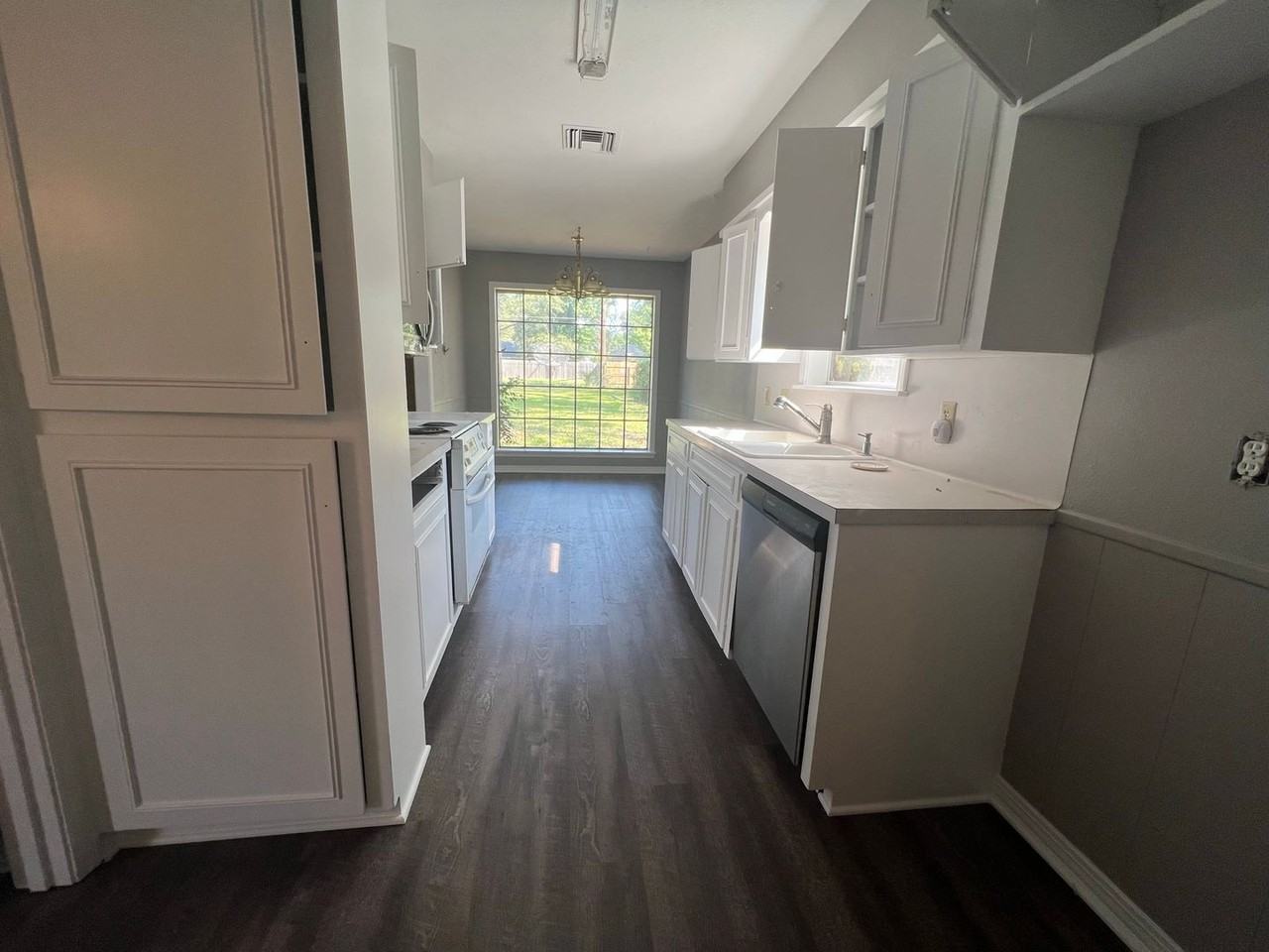 1140 Homewood Dr - Photo 5 of 14