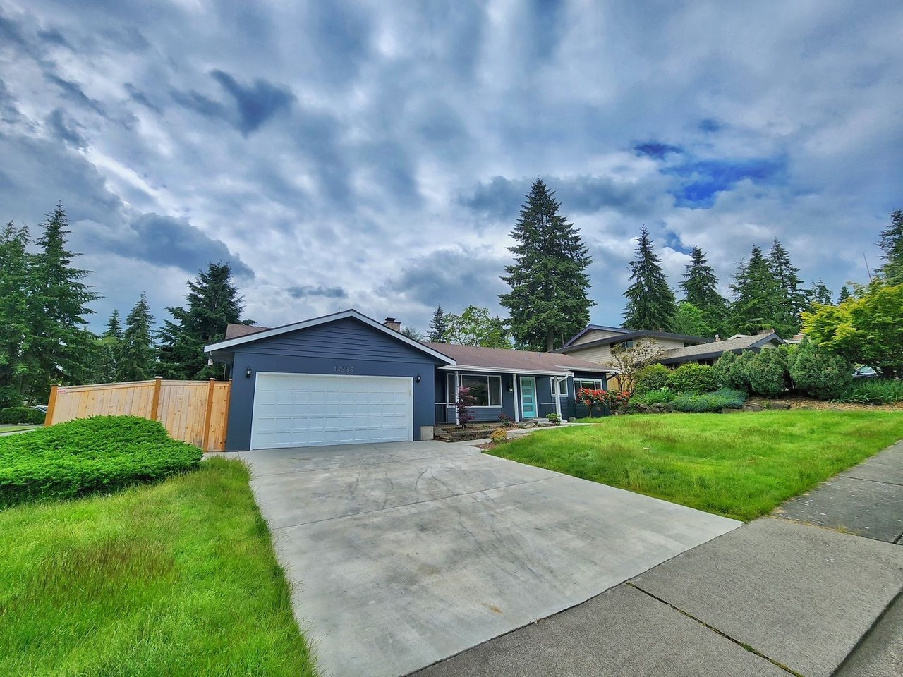 12233 Se 65th St - Photo 2 of 19