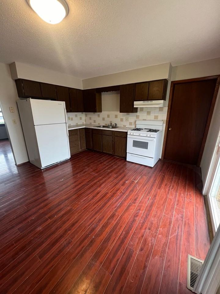 408 W Washington St - Photo 3 of 7