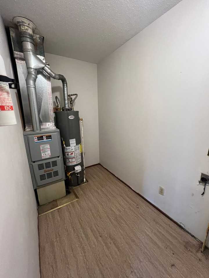 408 W Washington St - Photo 4 of 7